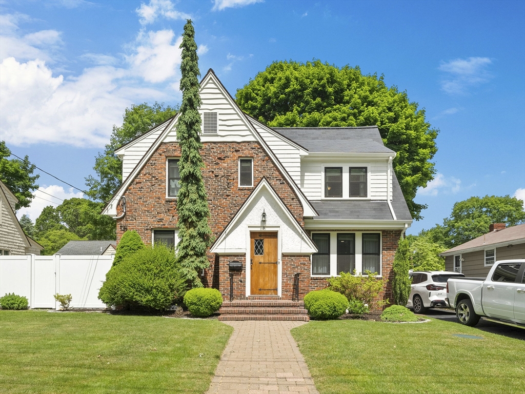 9 Lynnbrook Road Lynnfield, MA 01940 - Photo 1 of 33 Gallery Image 1