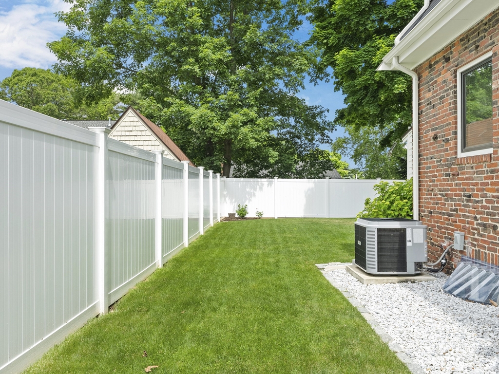 9 Lynnbrook Road Lynnfield, MA 01940 - Photo 26 of 33 Gallery Image 26