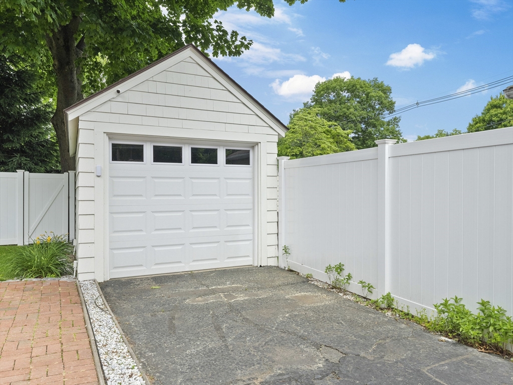 9 Lynnbrook Road Lynnfield, MA 01940 - Photo 32 of 33 Gallery Image 32