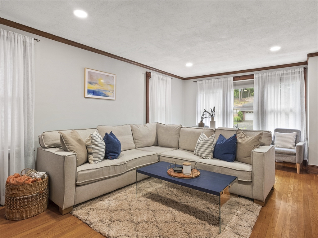 9 Lynnbrook Road Lynnfield, MA 01940 - Photo 6 of 33 Gallery Image 6