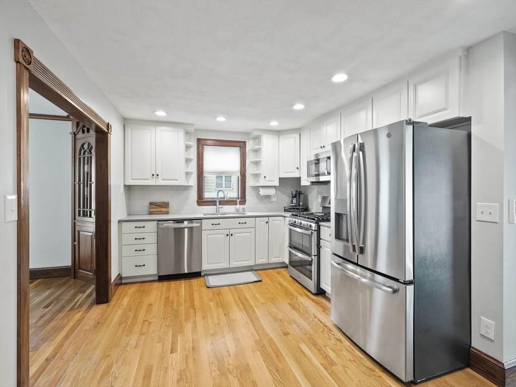 9 Lynnbrook Road Lynnfield, MA 01940 - Photo 8 of 33 Gallery Image 8