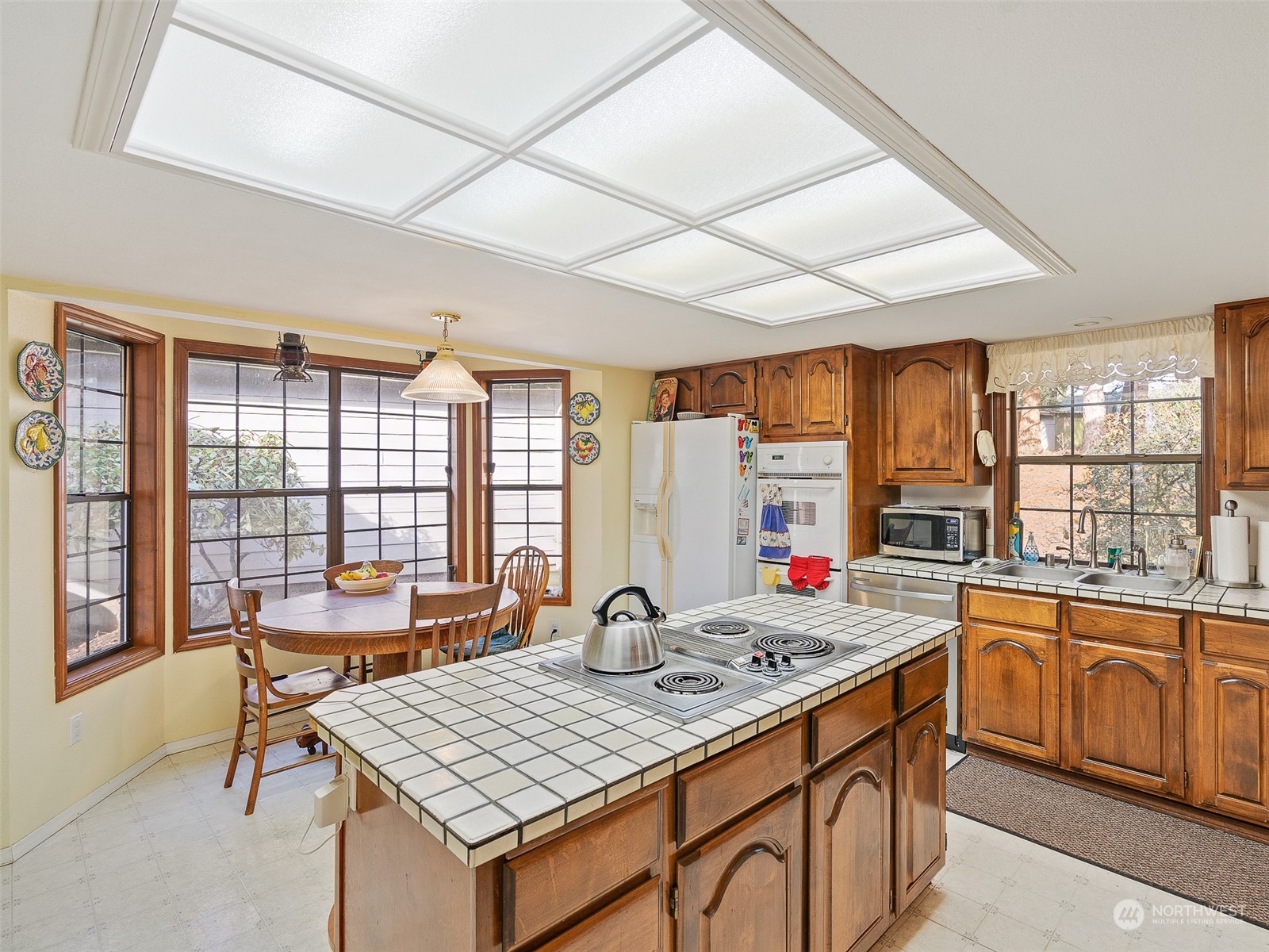 5814 Northwest 169th Street Ridgefield, WA 98642 - Photo 10 of 40 a very nice looking kitchen with a large window