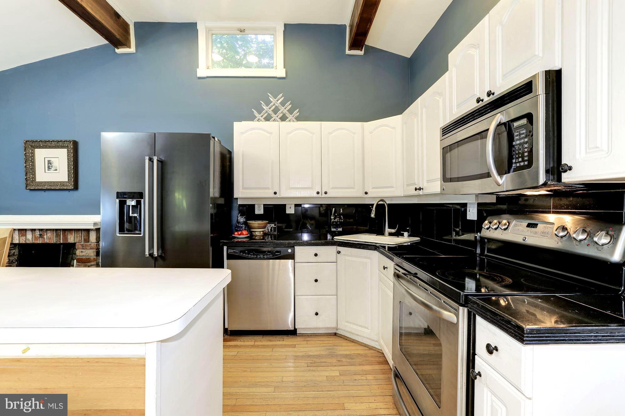 1885 Severn Grove Road Annapolis, MD 21401 - Photo 11 of 30 Urban Granite and Stainless Chef's Kitchen