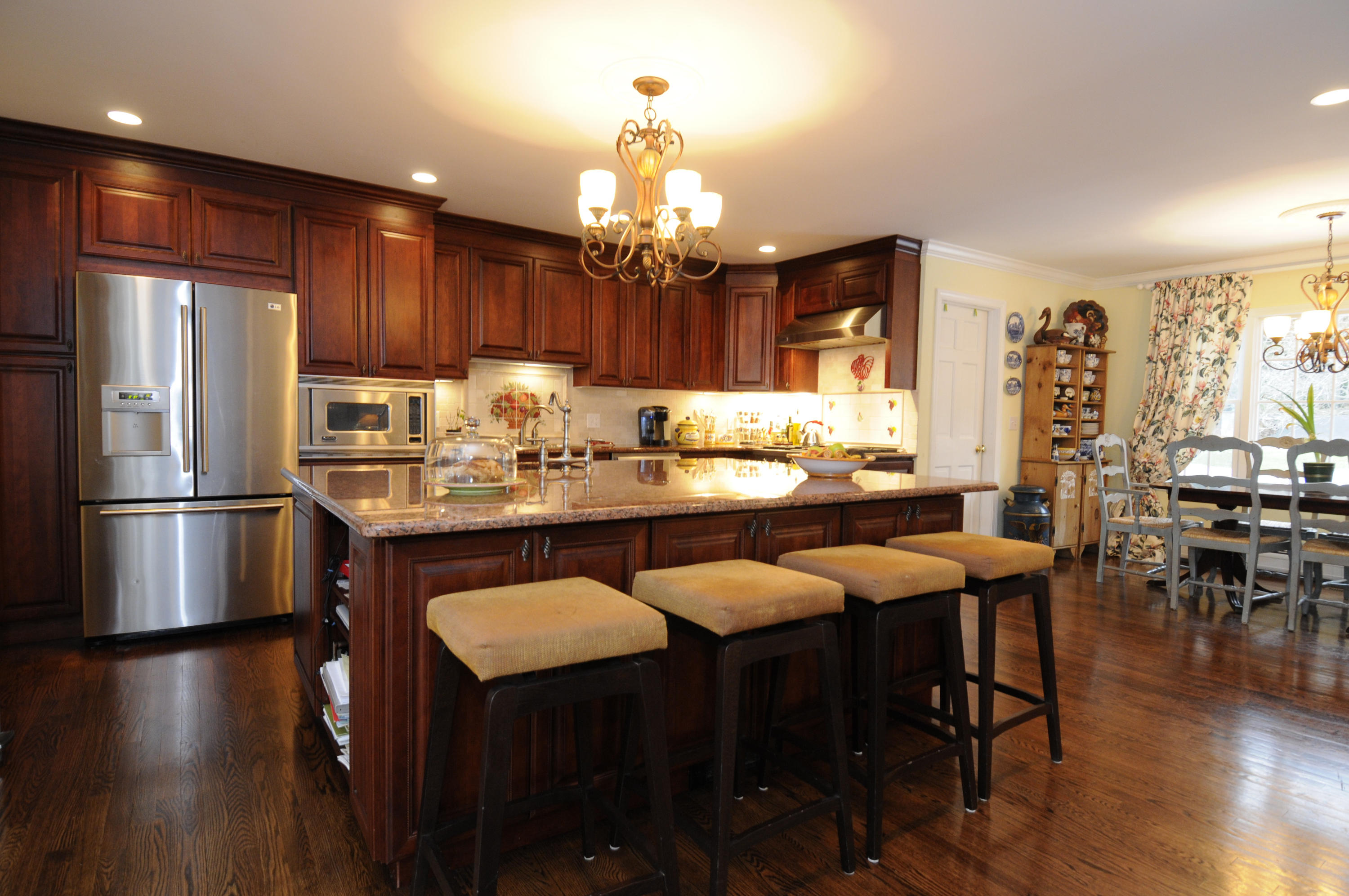 25 Princes Pine Road Norwalk, CT 06850 - Photo 20 of 29 LARGE CENTER ISLAND