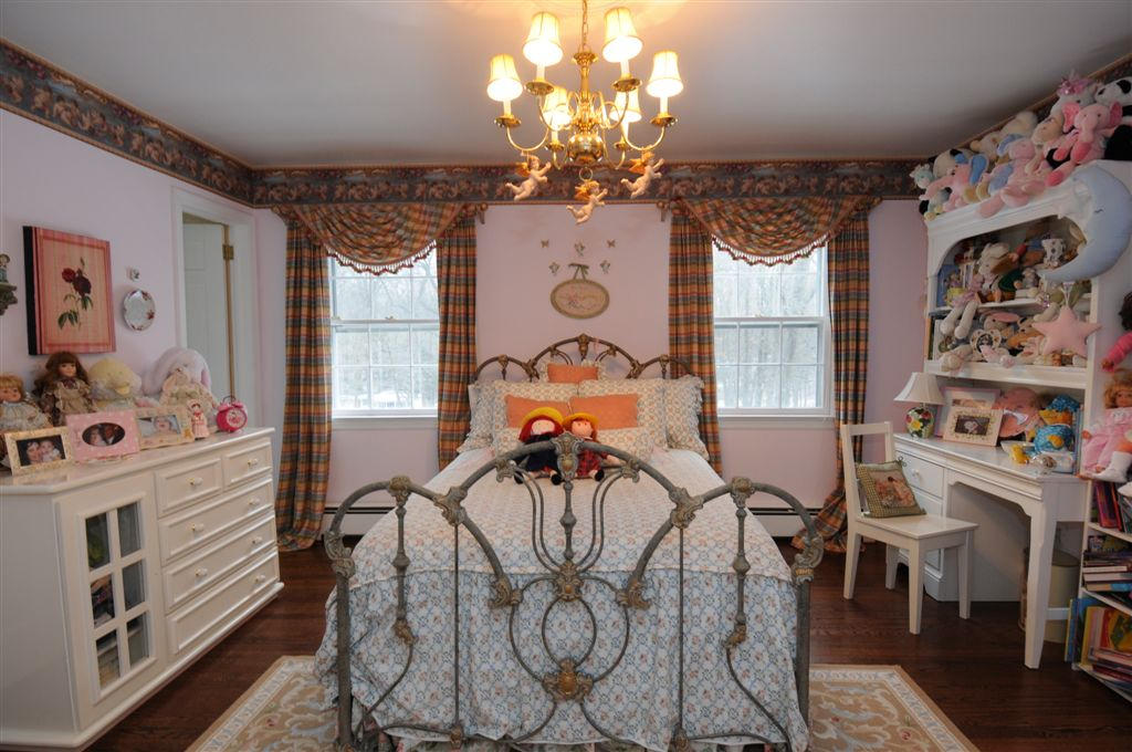 25 Princes Pine Road Norwalk, CT 06850 - Photo 23 of 29 BEDROOM