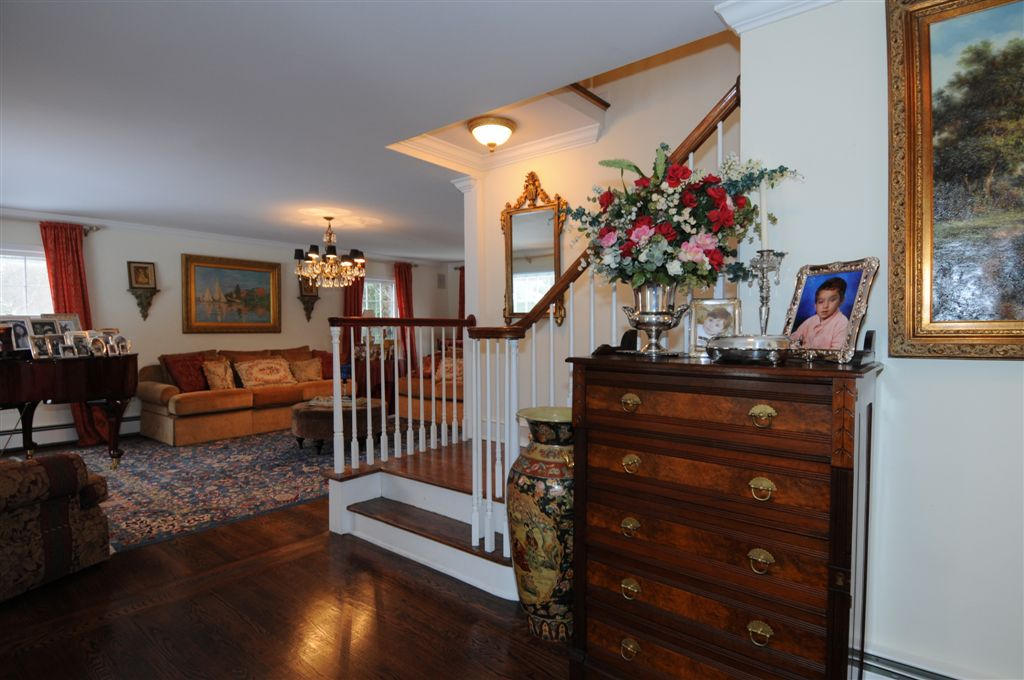 25 Princes Pine Road Norwalk, CT 06850 - Photo 27 of 29 FOYER OPEN TO LR