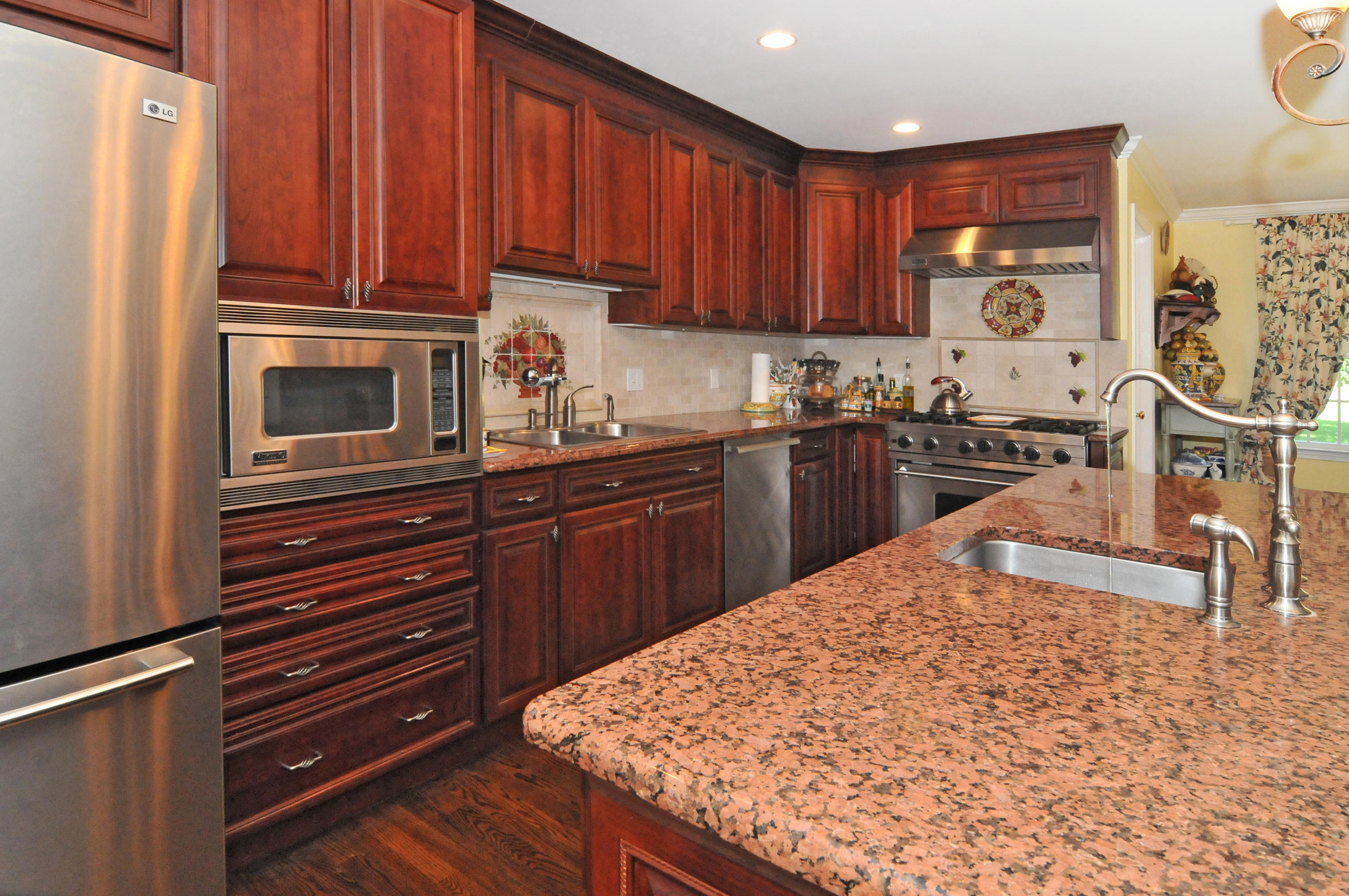25 Princes Pine Road Norwalk, CT 06850 - Photo 10 of 29 CHEF'S KITCHEN