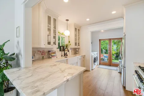 $2,695,000 | 416 Brooks Avenue, Venice, CA 90291