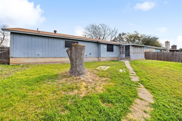 $249,999 | 2303 Carolyn Drive, Taylor, TX 76574
