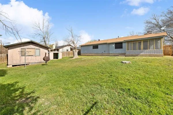 $249,999 | 2303 Carolyn Drive, Taylor, TX 76574