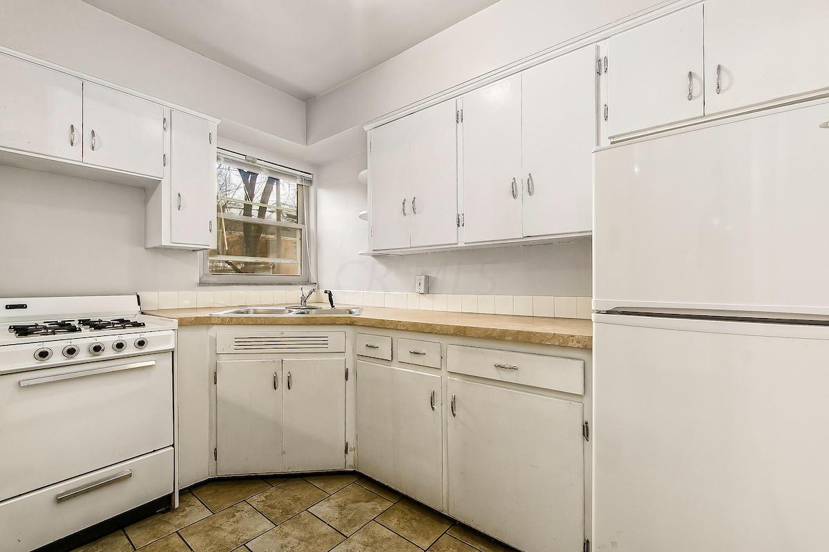 2074 Ridgeview Road, Unit B Columbus, OH 43221 - Photo 11 of 21