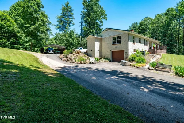 $575,000 | 542 Rainbow Road, Mountain City, TN 37683