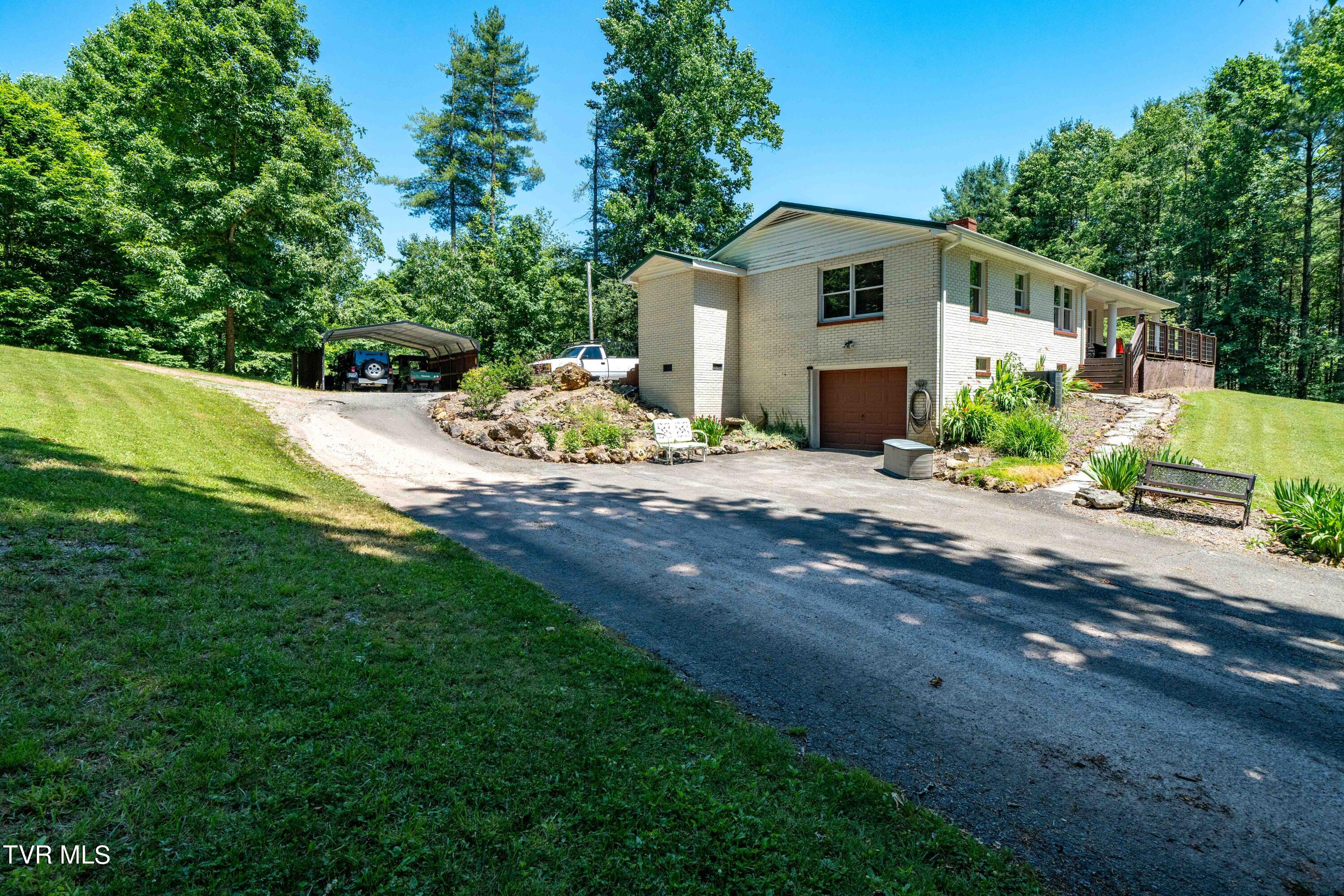 542 Rainbow Road Mountain City, TN 37683 - Photo 11 of 87 542 Rainbow Road (26 of 88)