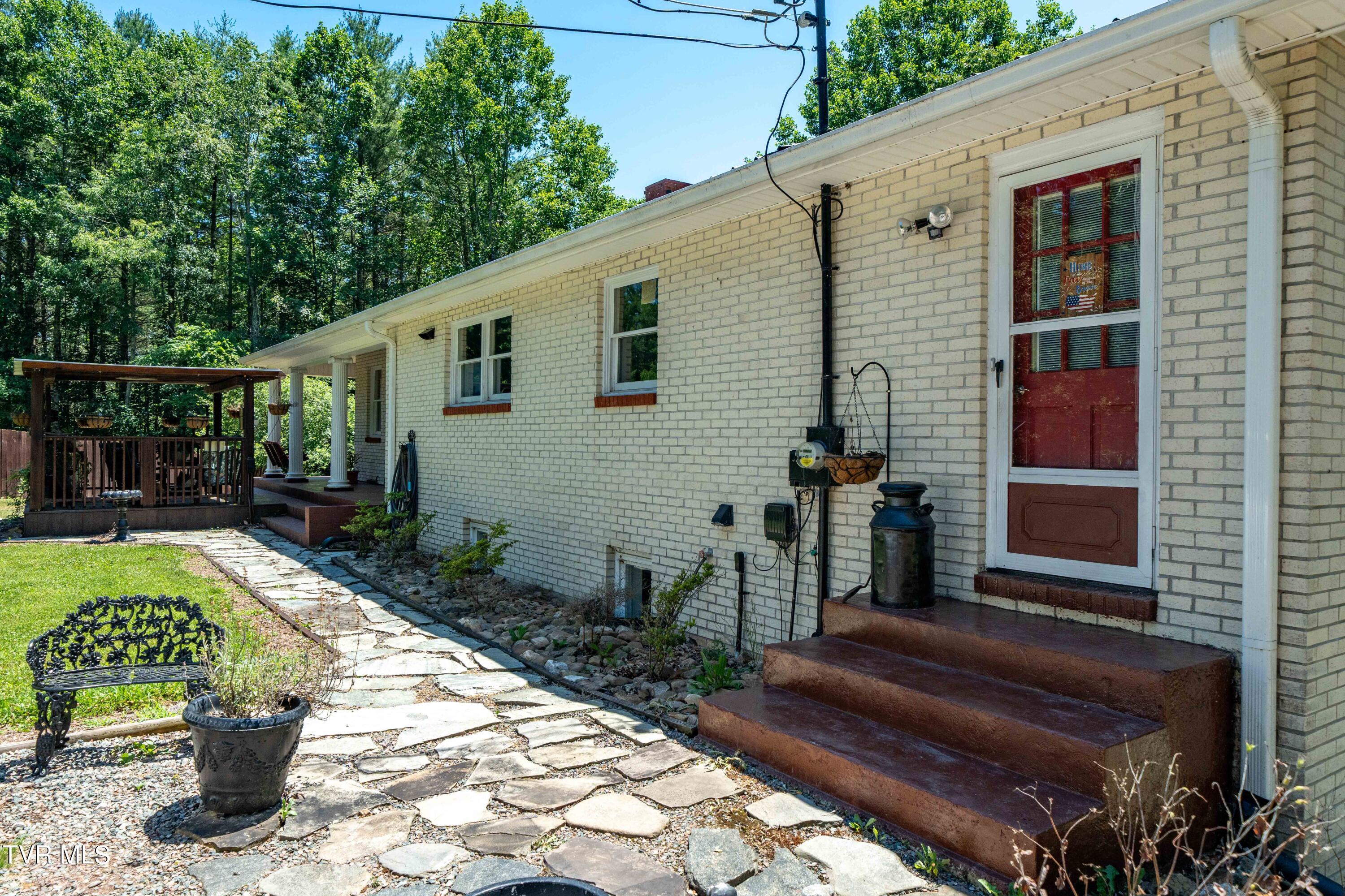 542 Rainbow Road Mountain City, TN 37683 - Photo 15 of 87 542 Rainbow Road (30 of 88)