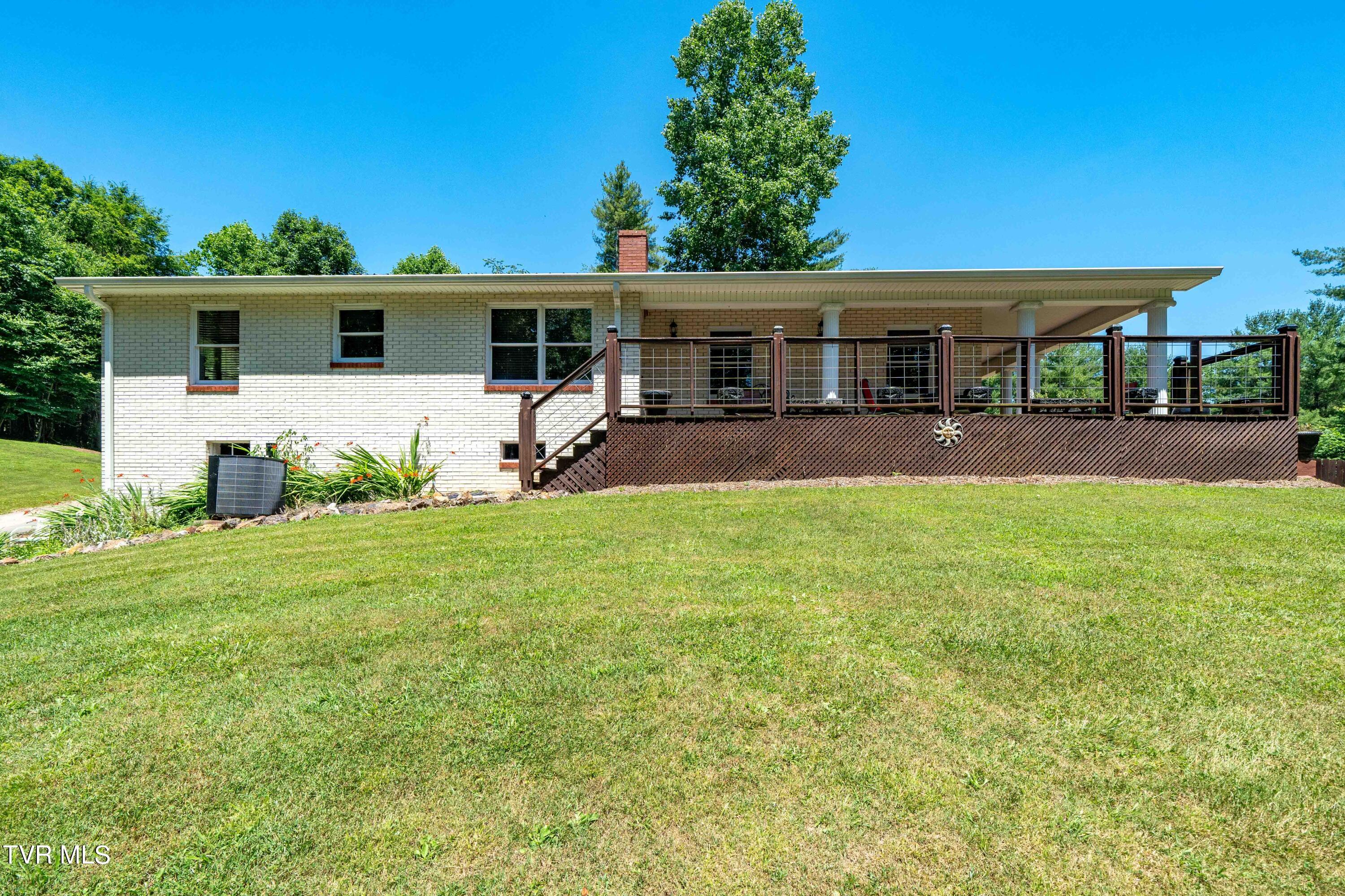 542 Rainbow Road Mountain City, TN 37683 - Photo 8 of 87 542 Rainbow Road (23 of 88)