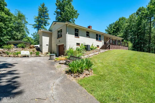 $575,000 | 542 Rainbow Road, Mountain City, TN 37683