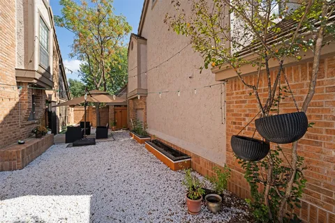 $379,000 | 11310 Spicewood Club Drive, Unit 21, Austin, TX 78750