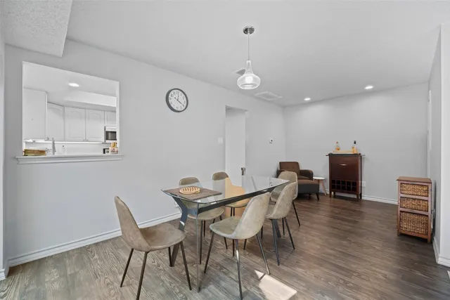 $389,000 | 11310 Spicewood Club Drive, Unit 21, Austin, TX 78750