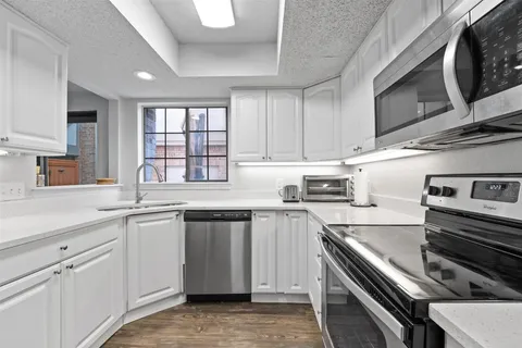 $379,000 | 11310 Spicewood Club Drive, Unit 21, Austin, TX 78750