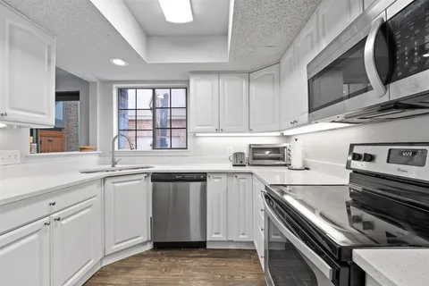 $379,000 | 11310 Spicewood Club Drive, Unit 21, Austin, TX 78750