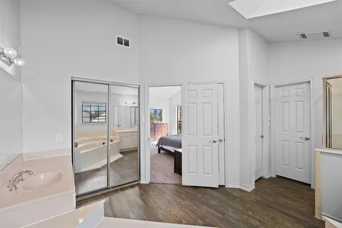 $379,000 | 11310 Spicewood Club Drive, Unit 21, Austin, TX 78750