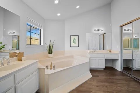 $379,000 | 11310 Spicewood Club Drive, Unit 21, Austin, TX 78750