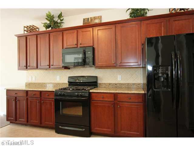 3520 Lamplight Way High Point, NC 27265 - Photo 4 of 16 Kitchen.