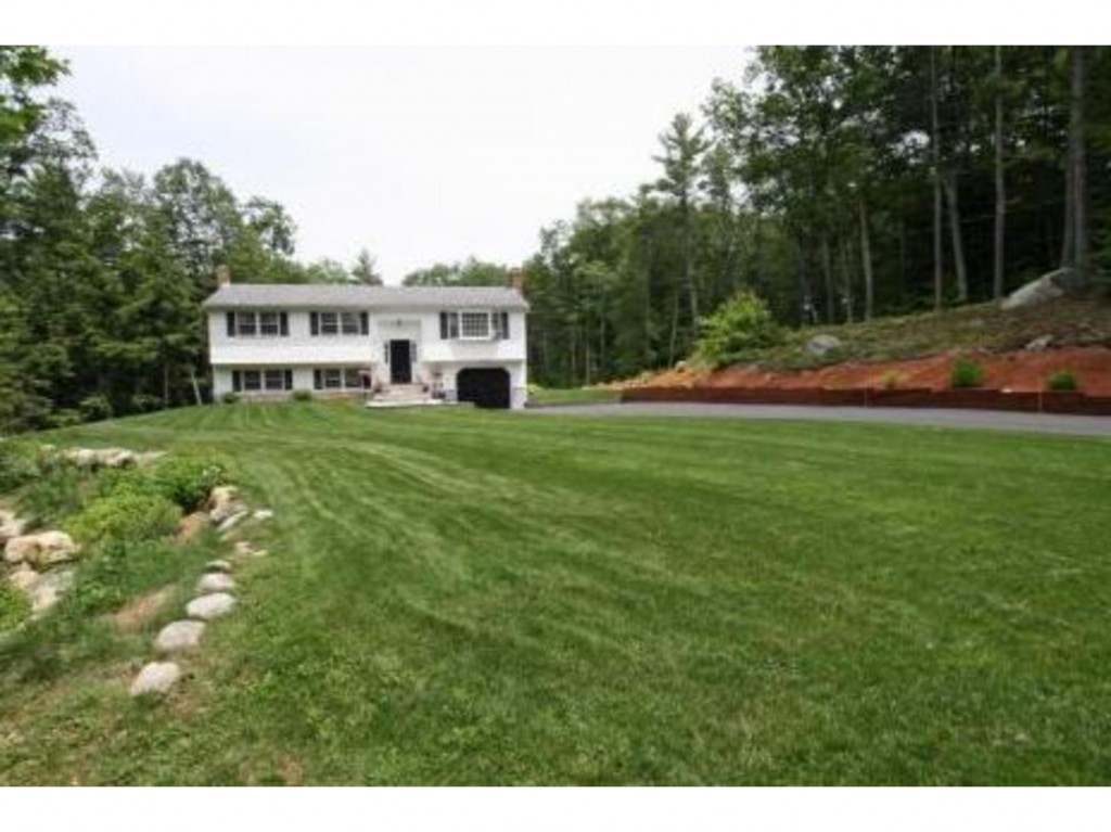 23 Pettingale Road Amherst, NH 03031 - Photo 2 of 36