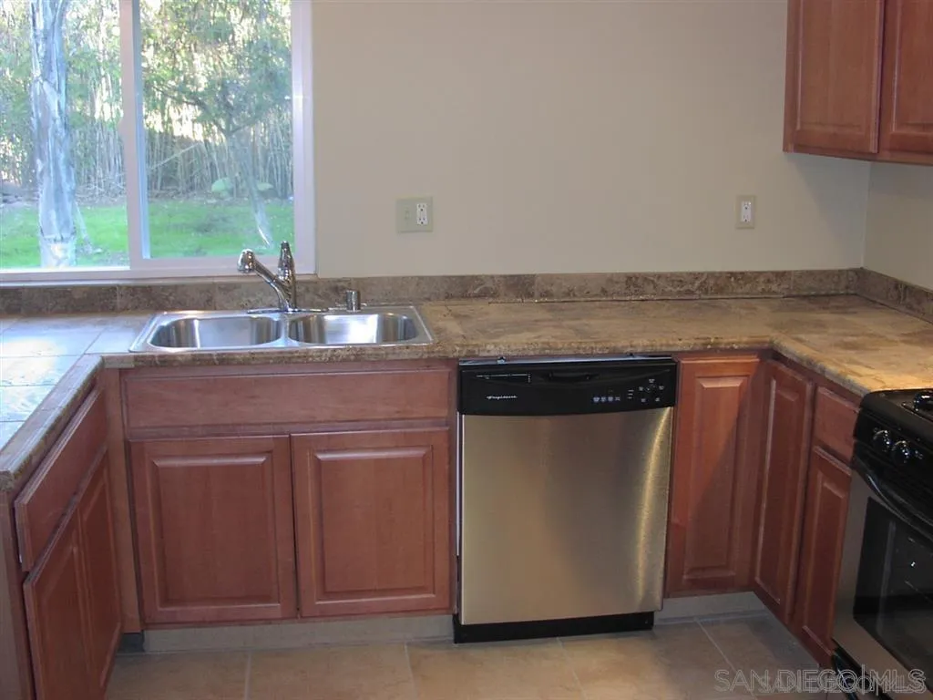 366 Smilax Road San Marcos, CA 92078 - Photo 5 of 13 Gallery Image 5