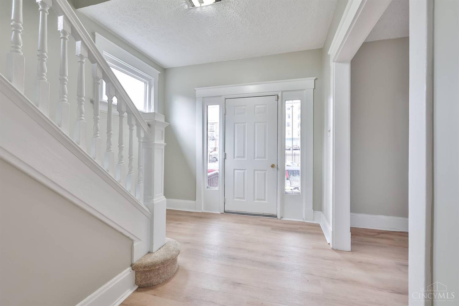 5807 Prentice Street Cincinnati, OH 45227 - Photo 5 of 39