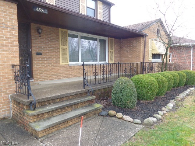 6351 Manchester Road Parma, OH 44129 - Photo 2 of 25 Front Porch