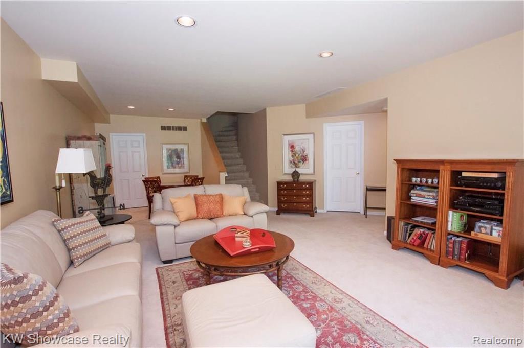 30113 Meadow Ridge South Farmington Hills, MI 48334 - Photo 12 of 12
