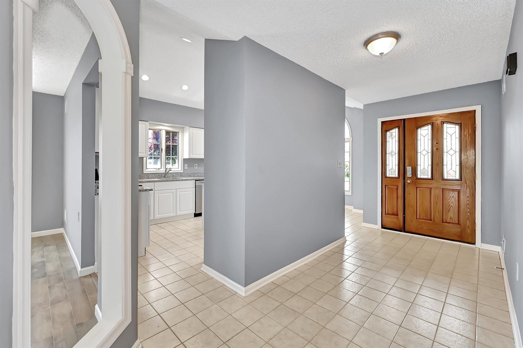 6 Abbey Lane Marlboro, NJ 07746 - Photo 2 of 33 FOYER