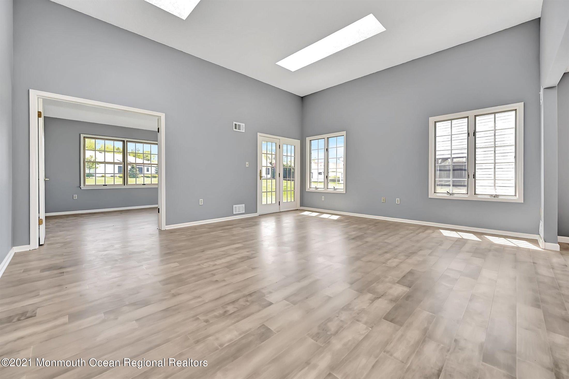 6 Abbey Lane Marlboro, NJ 07746 - Photo 13 of 33 LIVING ROOM