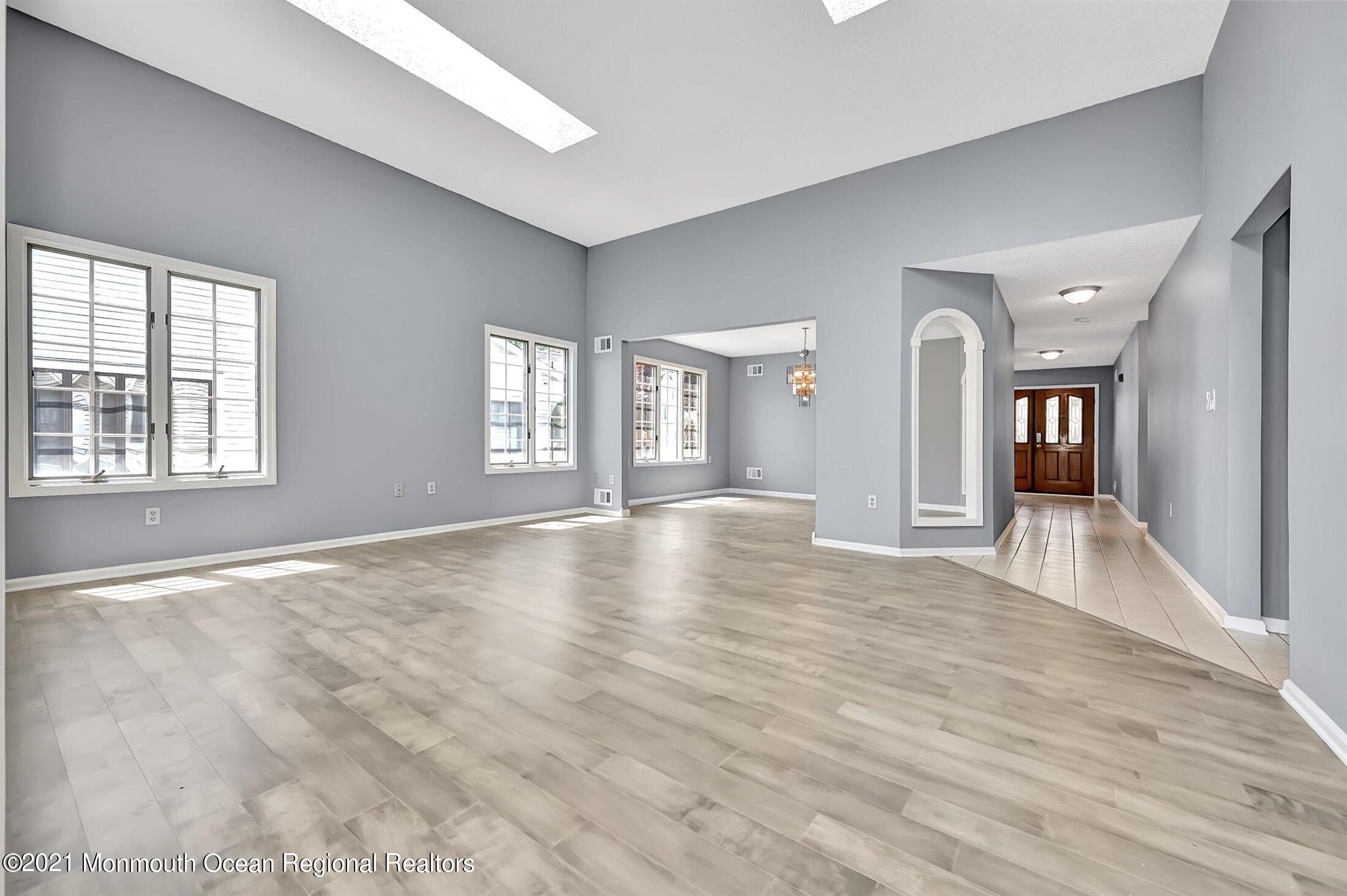 6 Abbey Lane Marlboro, NJ 07746 - Photo 14 of 33 LIVING ROOM