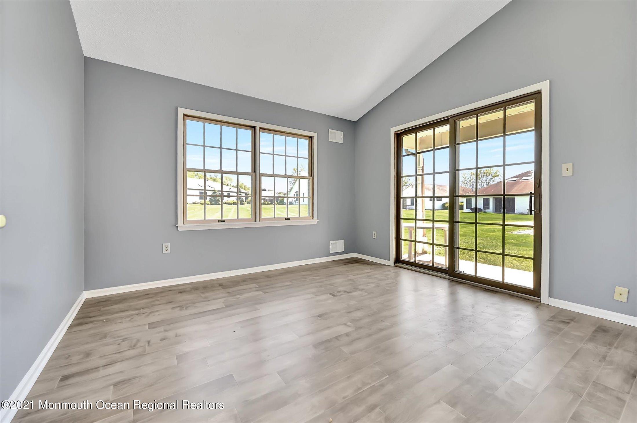 6 Abbey Lane Marlboro, NJ 07746 - Photo 15 of 33 DEN