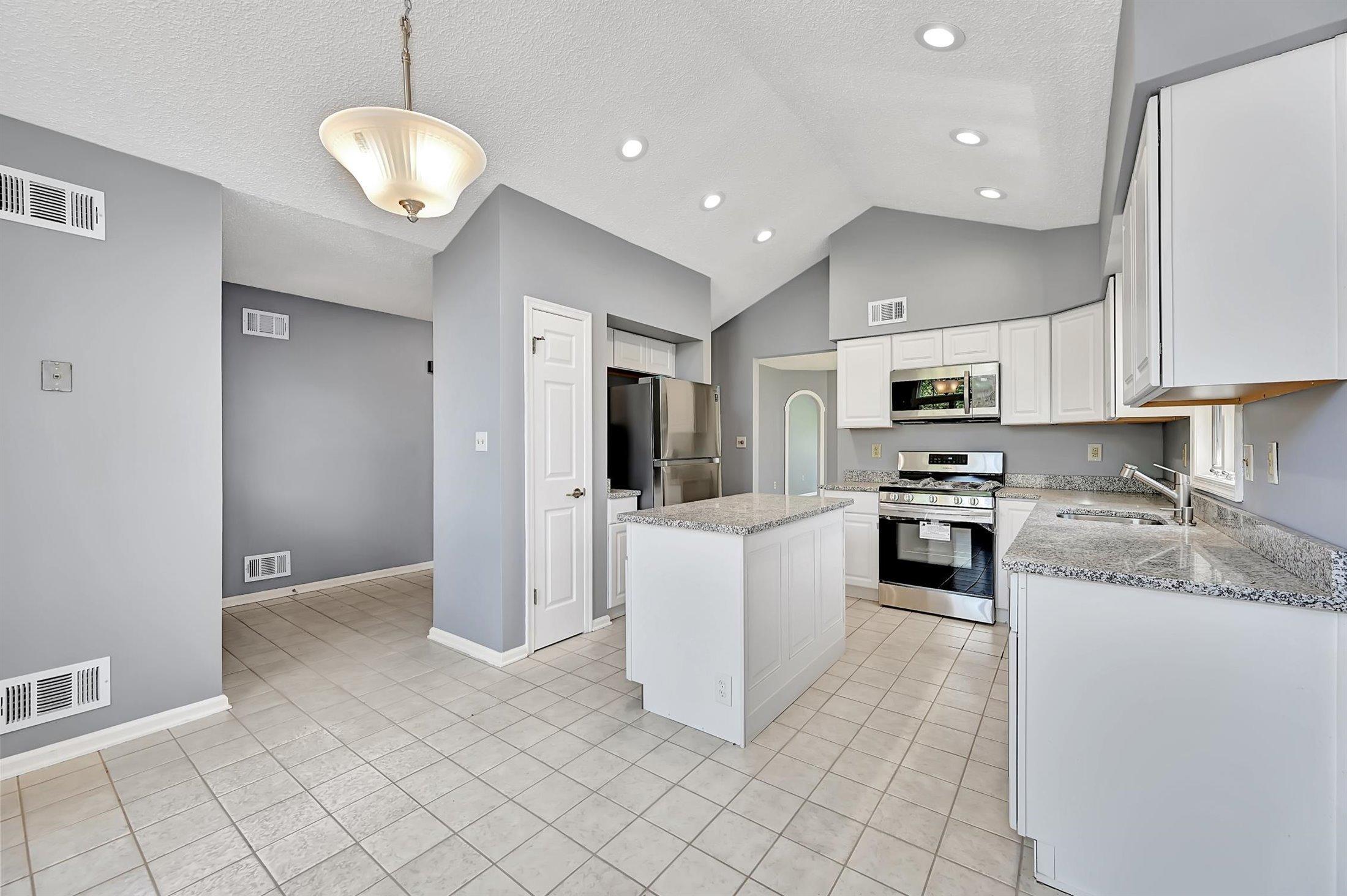 6 Abbey Lane Marlboro, NJ 07746 - Photo 8 of 33 KITCHEN