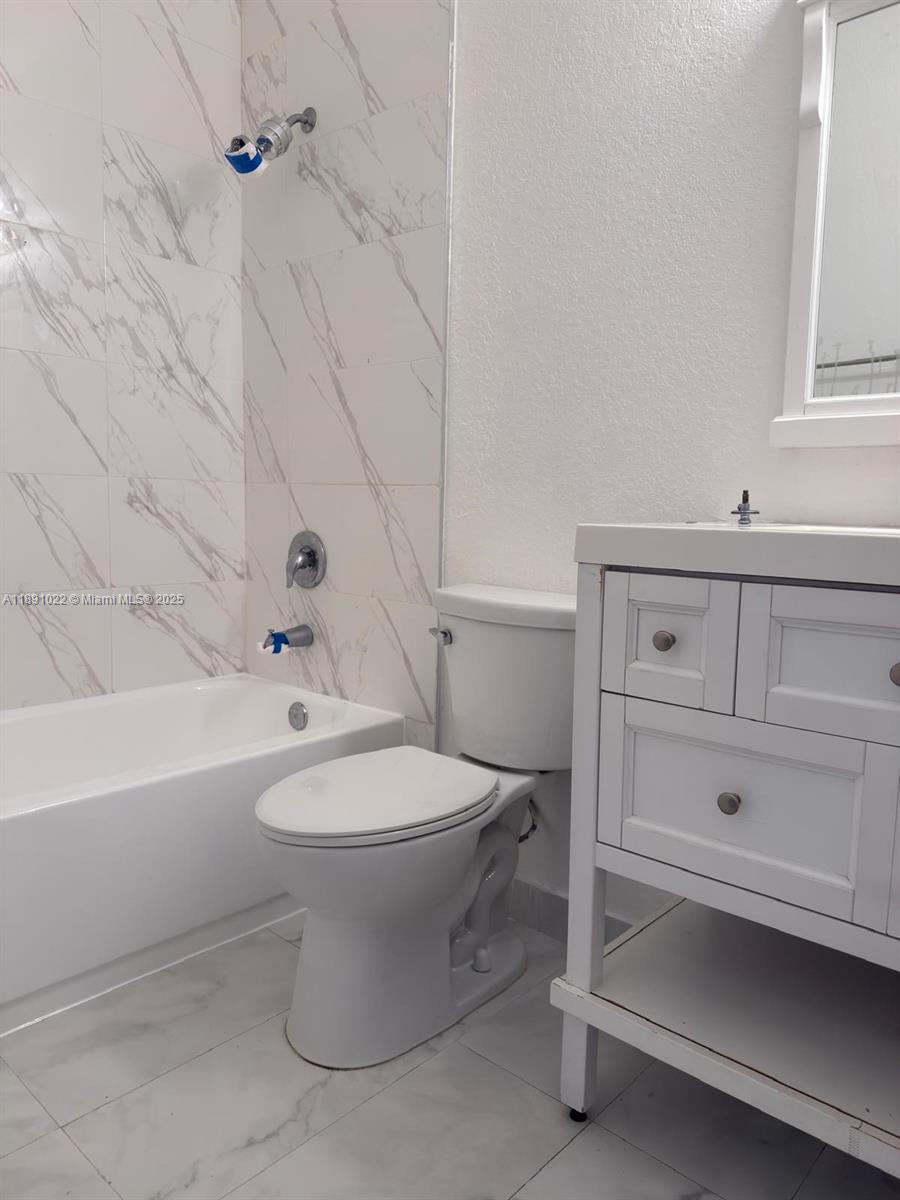 2903 Southeast 17th Avenue, Unit 206 Homestead, FL 33035 - Photo 19 of 28 a bathroom with a toilet a sink and bathtub