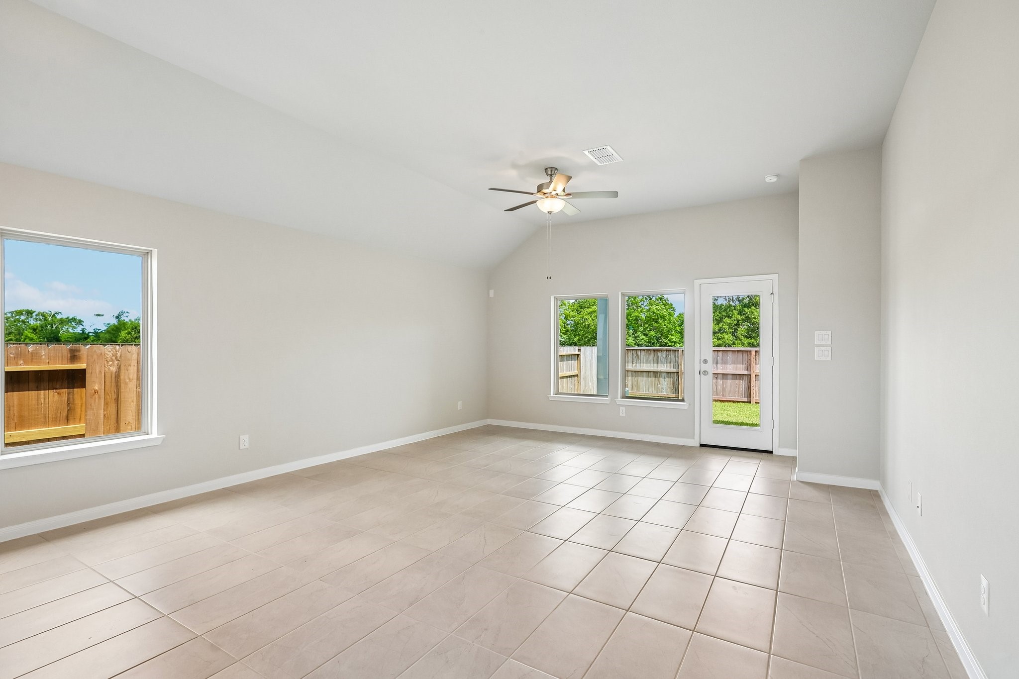 739 Hidden Mdw Street Rosharon, TX 77583 - Photo 9 of 41