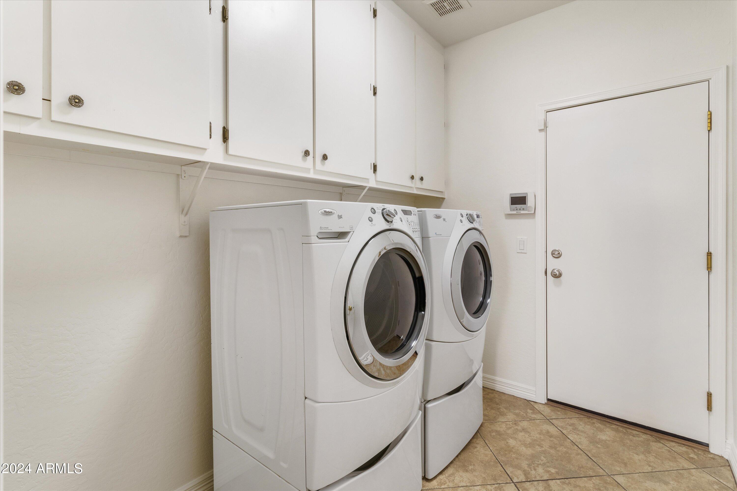 2860 East Nunneley Road Gilbert, AZ 85296 - Photo 28 of 28 a utility room with dryer and washer