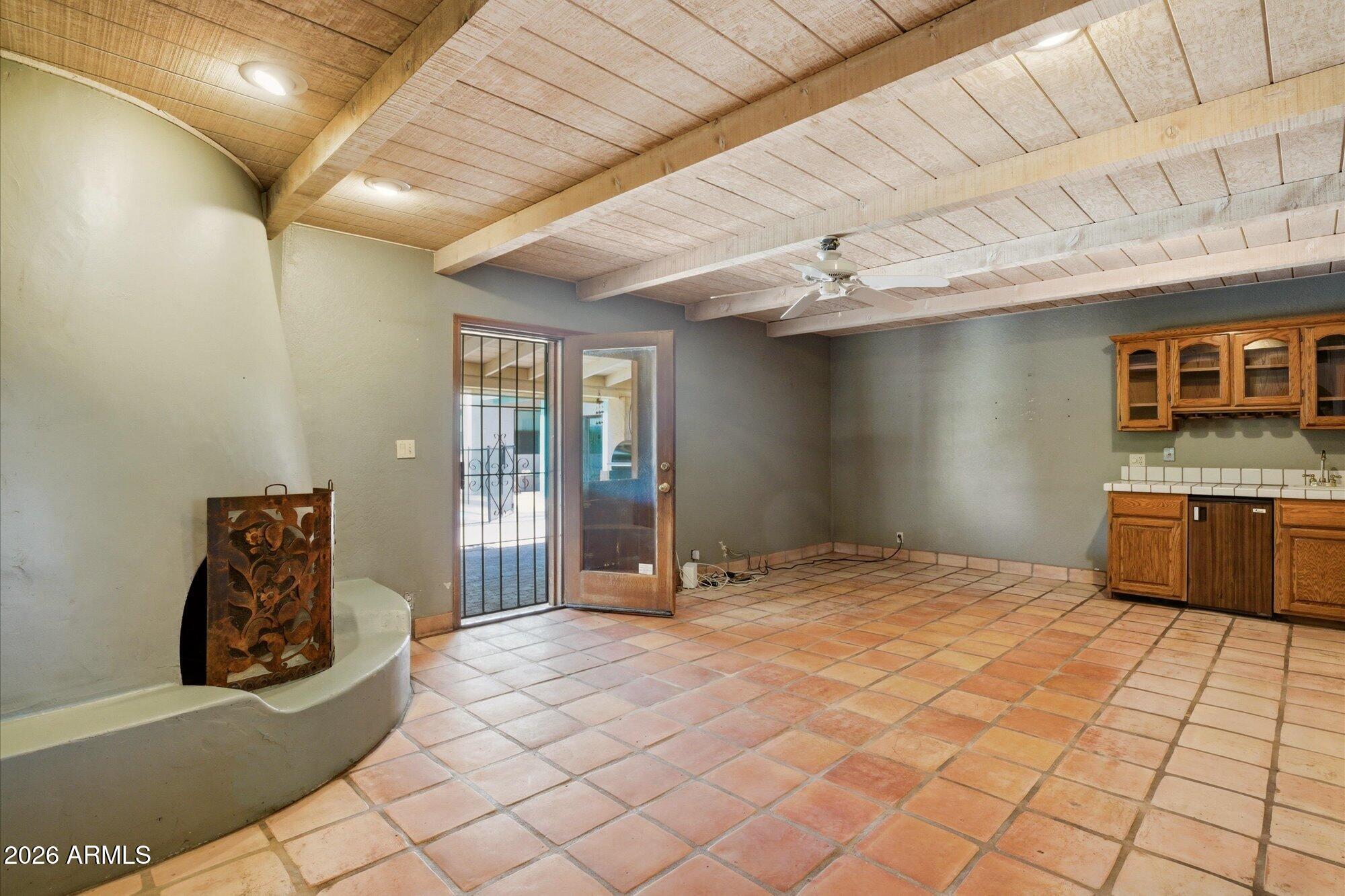 8324 North 8th Avenue Phoenix, AZ 85021 - Photo 6 of 39 a view of a livingroom with a furniture