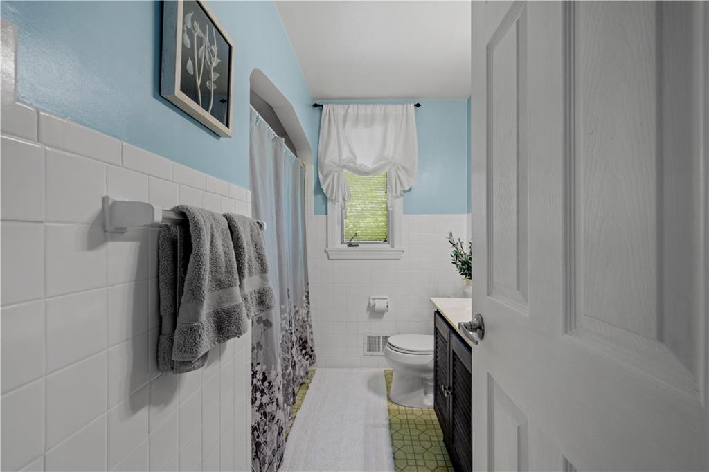 1376 Morrow Road Pittsburgh, PA 15241 - Photo 13 of 25 a view of walk in closet