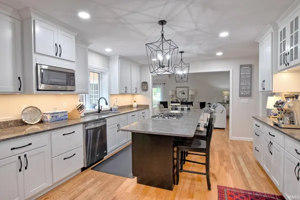 $625,000 | 305 Key W Drive, Evansville, IN 47712