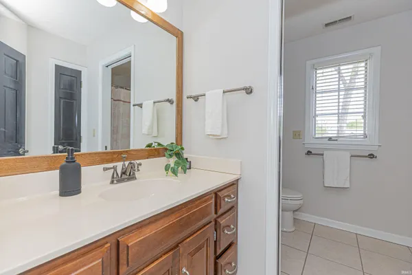 $625,000 | 305 Key W Drive, Evansville, IN 47712
