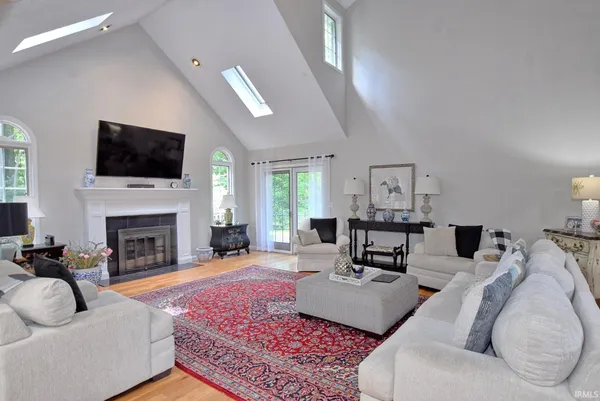 $625,000 | 305 Key W Drive, Evansville, IN 47712