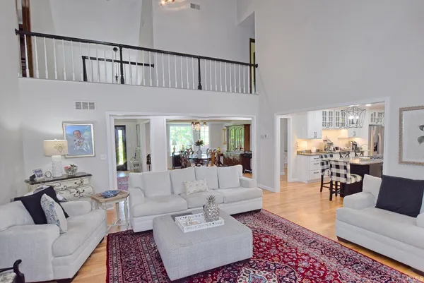 $625,000 | 305 Key W Drive, Evansville, IN 47712