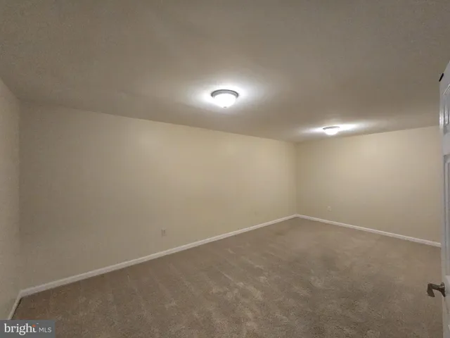 a view of empty room with a ceiling fan