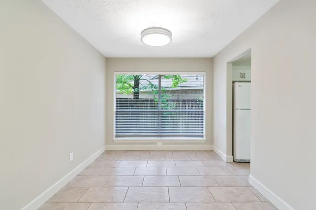 $2,000 | 69 Fallshire Drive, The Woodlands, TX 77381