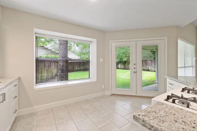 $2,000 | 69 Fallshire Drive, The Woodlands, TX 77381