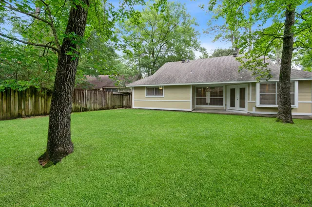 $2,000 | 69 Fallshire Drive, The Woodlands, TX 77381